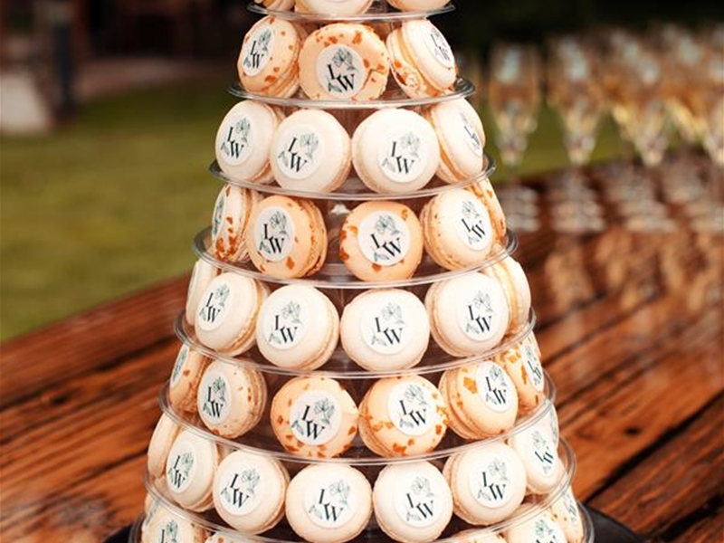 <span class="productButtonProductName">Macaron etagere - met fondant initialen</span>